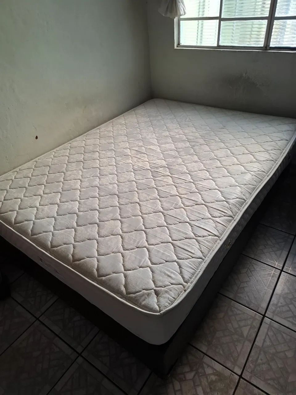 Cama Box usada 