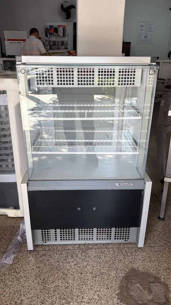 Vitrine Refrigeradora GELOPAR GPEA 075R - Foto 2