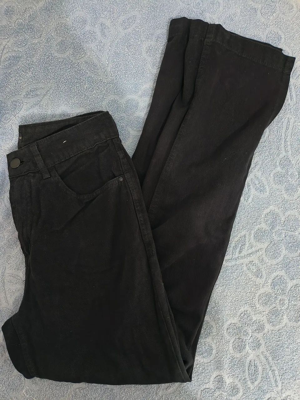 Calça Jeans Estilo Reta Lavagem Preta Com Abertura na Lateral e Sem Lycra - Foto 4