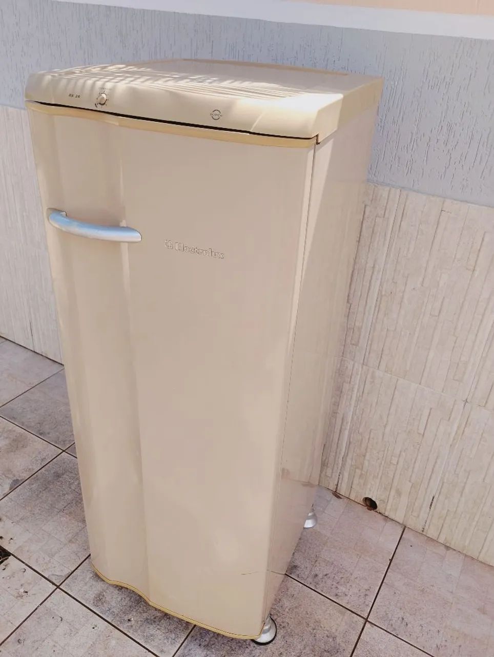 Geladeira Electrolux 240 litros 