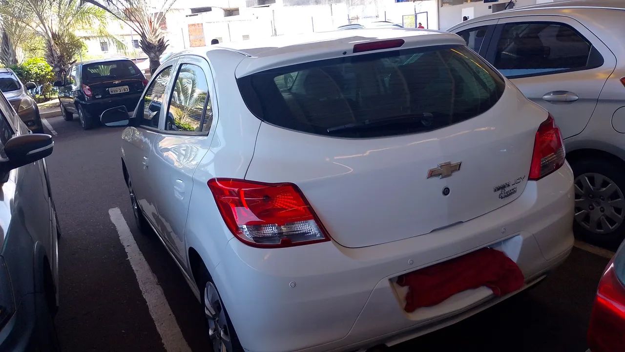 Chevrolet Onix JOY Hatch 1.0 8V Flex Mec. 4P 2017 - Foto 4