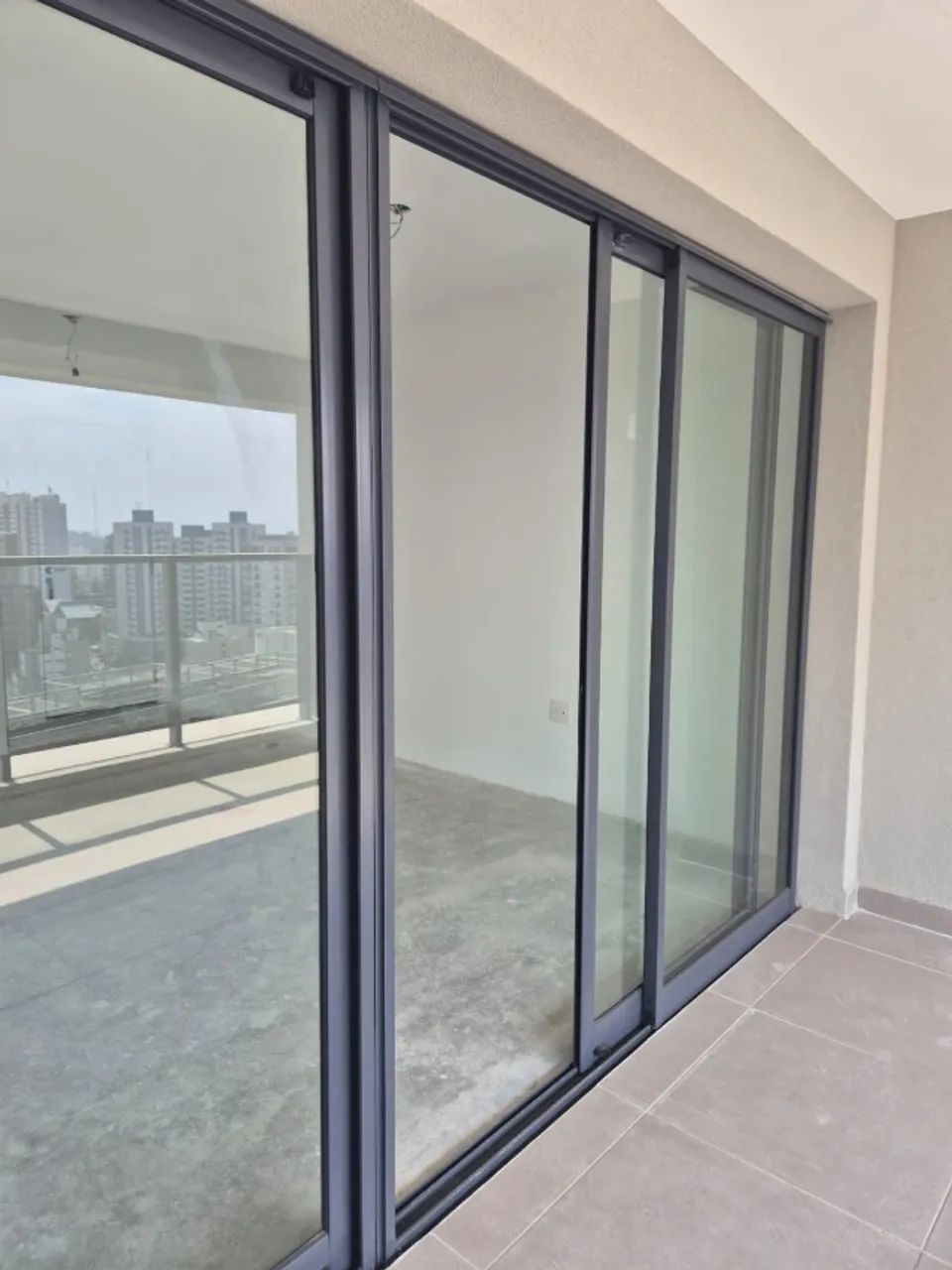Porta de Correr em Alumínio e Vidro Temperado - Alto Padrão - Foto 3