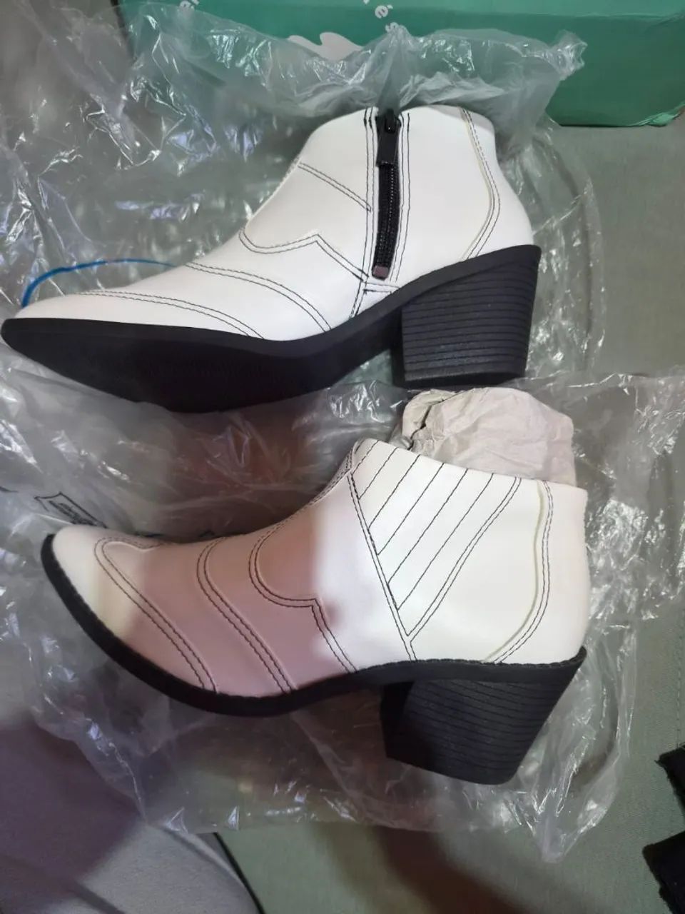 Bota Dakota Branca, tamanho 34 - Foto 2