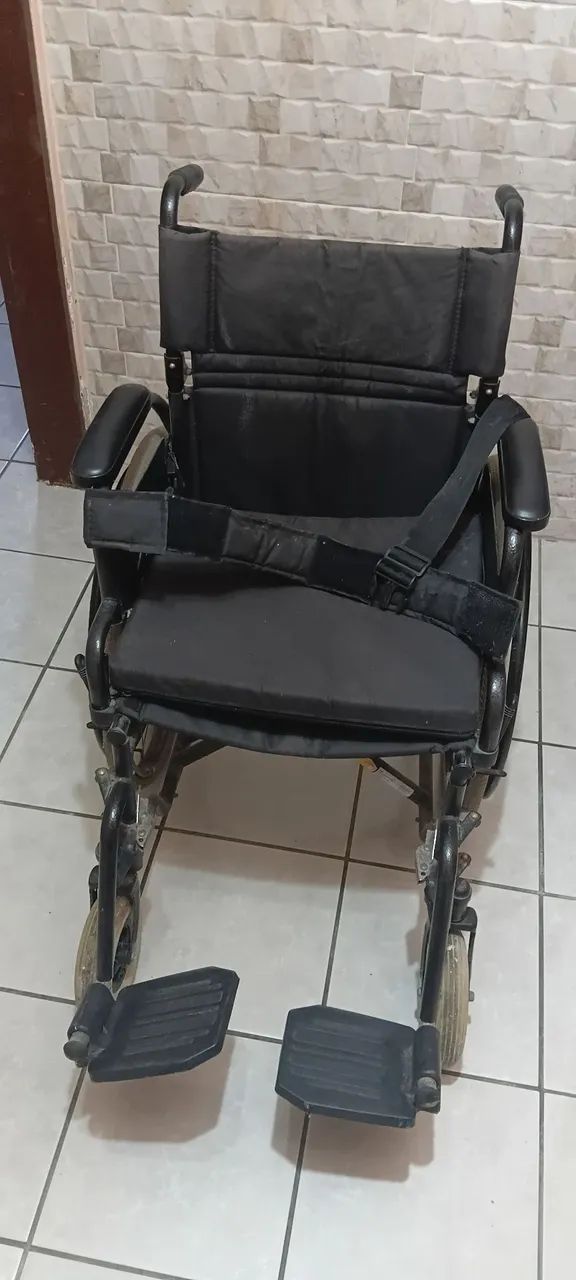 Cadeira de roda super marca da Dellamed - Foto 2