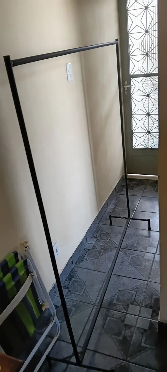 Arara de Roupas inteiriça