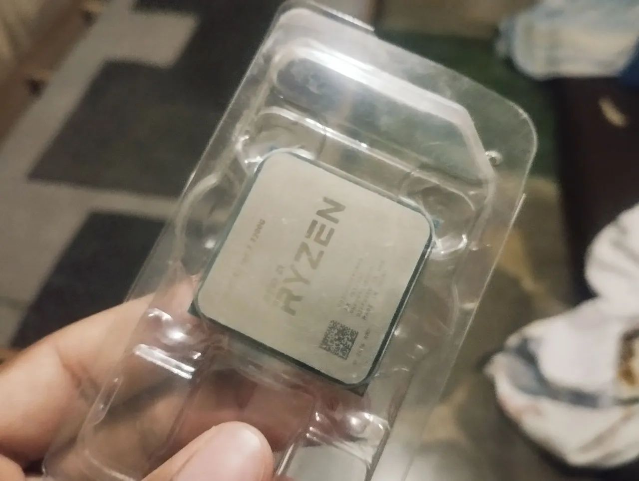 Vendo Ryzen 3 2200g - com alguns pinos tortos - Foto 2