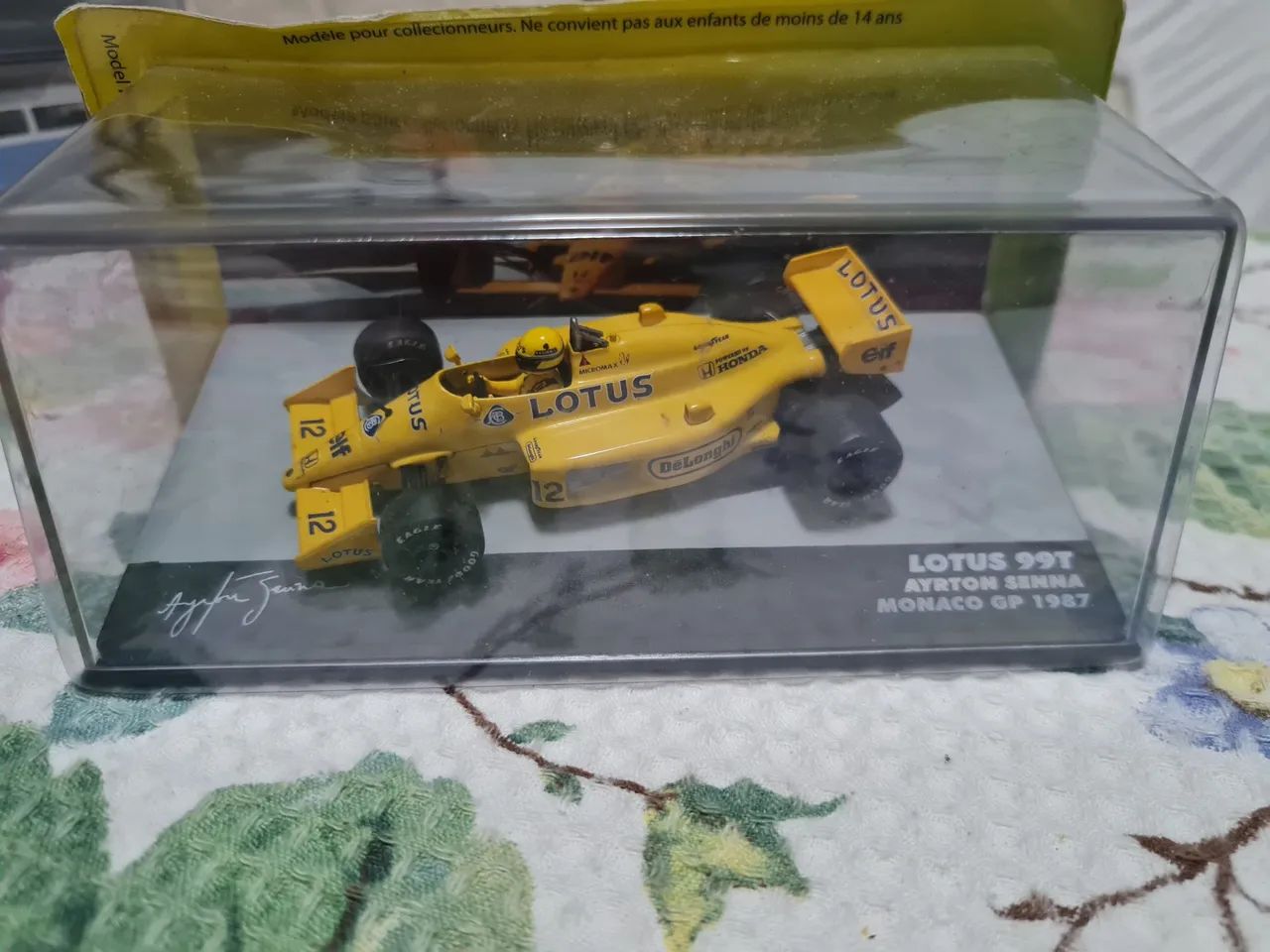 Miniatura F1 Lotus 99T Ayrton Senna GP Mônaco 1977 1/43.