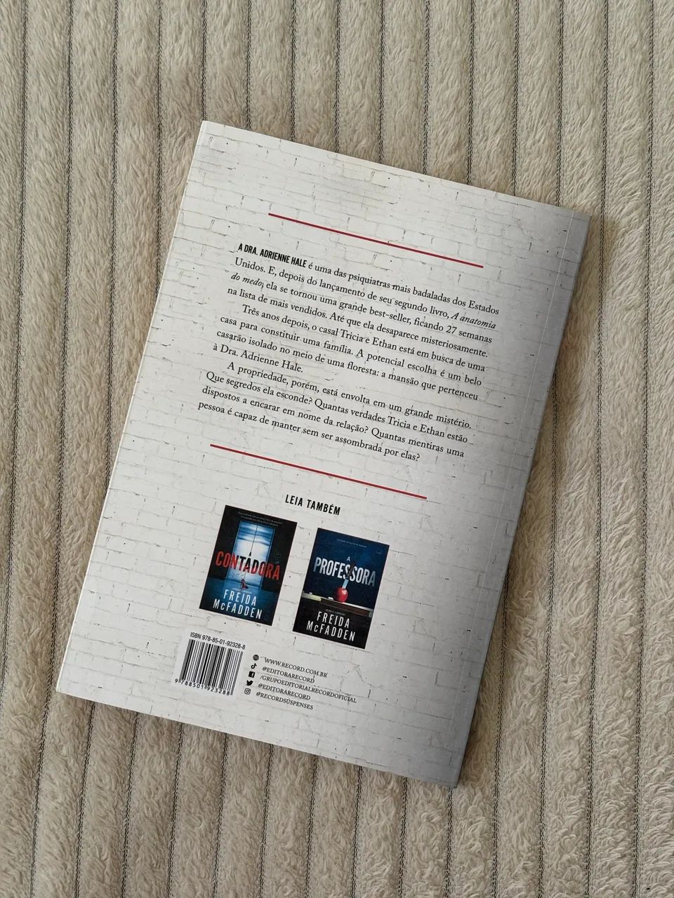 livro: nunca minta, autora: freida mcfadden - Foto 2