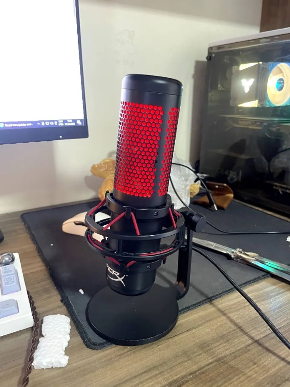 Microfone HyperX Quadcast (1a geração) Gamer, USB, Led vermelho - Foto 5