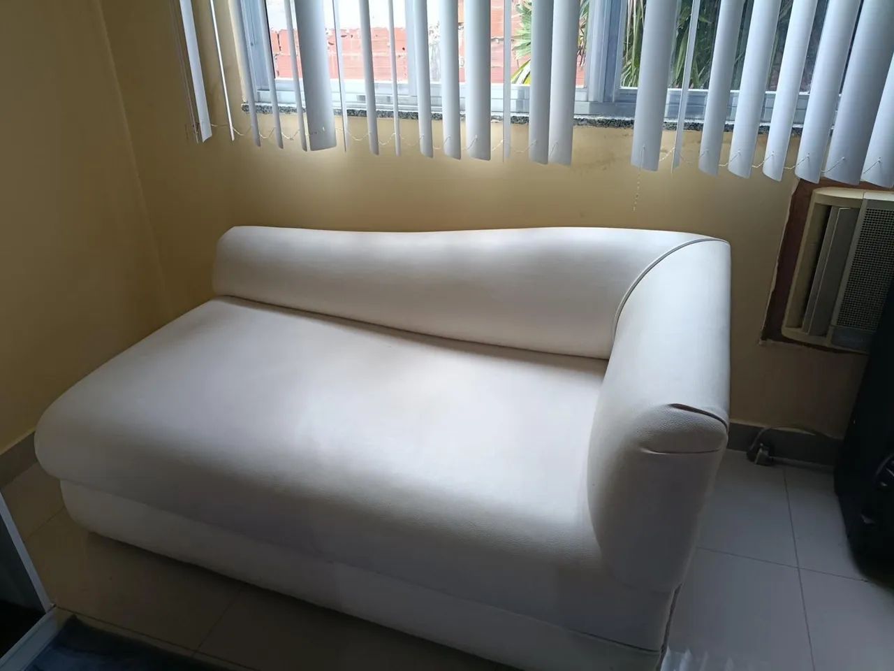 ? Sofá Branco 2 Lugares - Bem Conservado