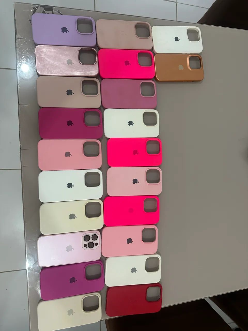 22 capas iPhone 14 Pro 