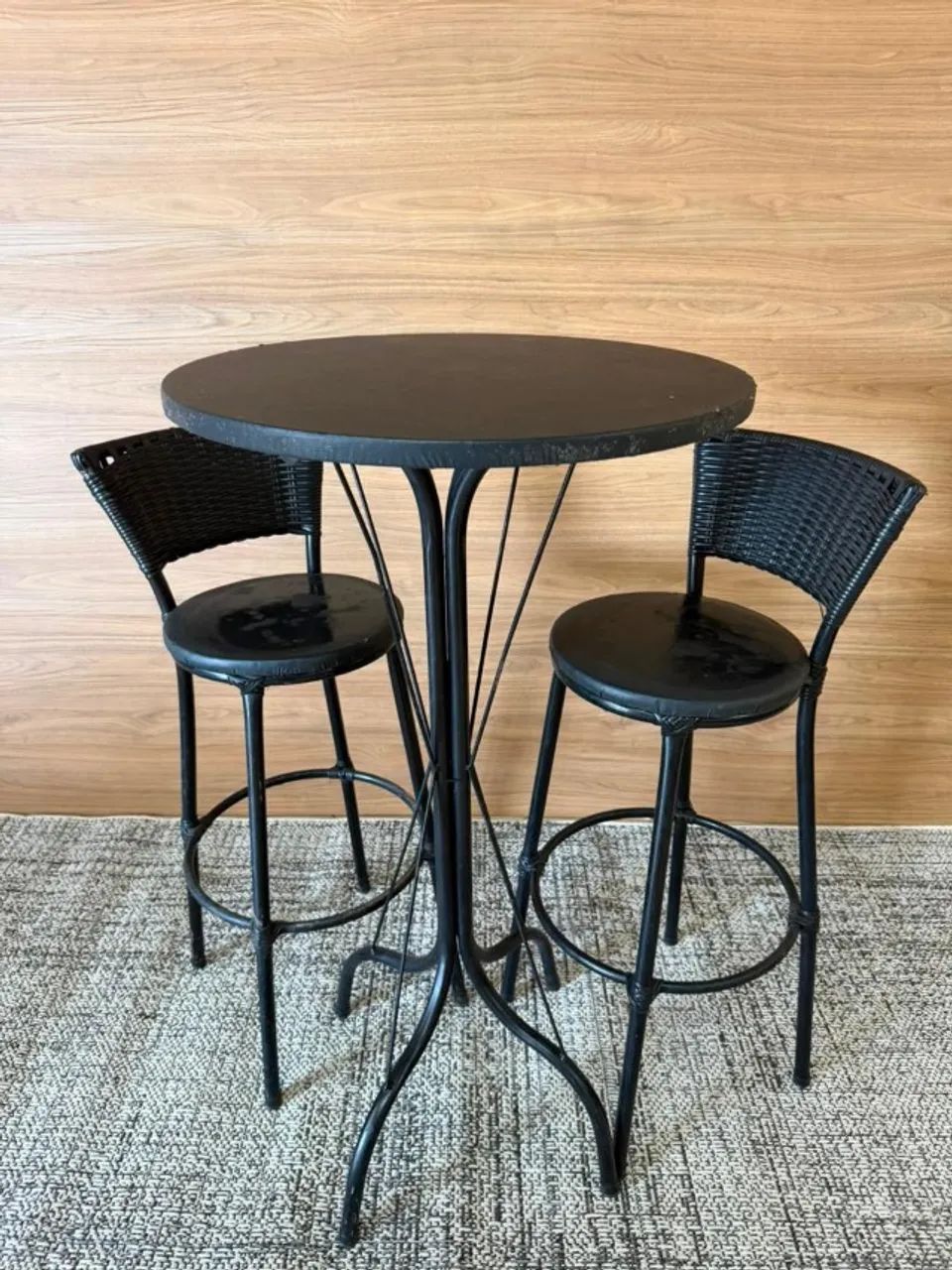 Conjunto Mesa Bistrô Alta com 2 Banquetas Pretas 