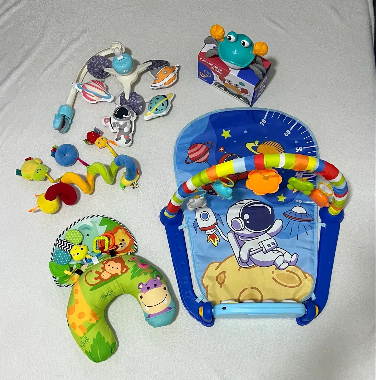 Brinquedos estímulos do bebê