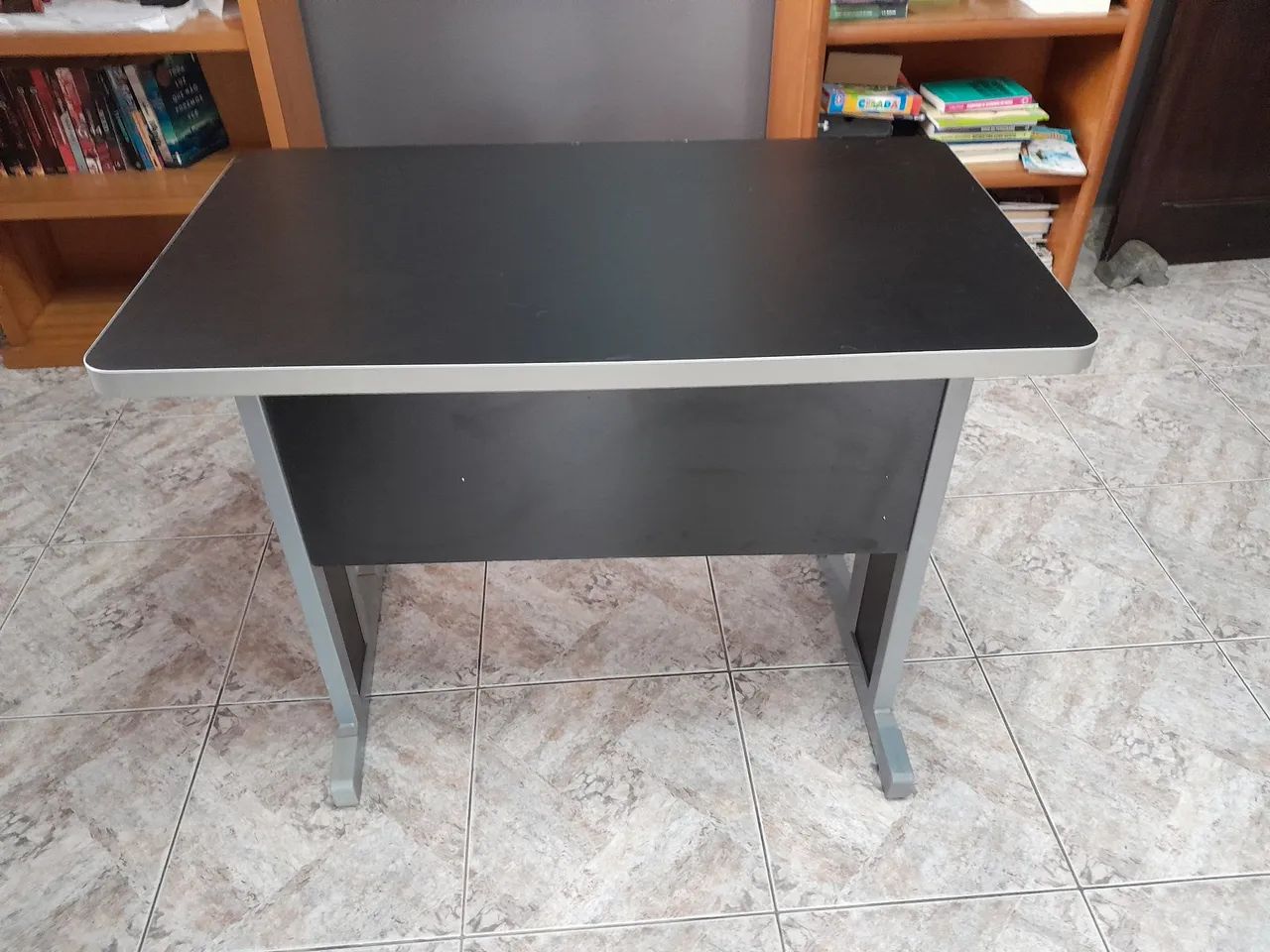 Mesa de trabalho - Foto 2