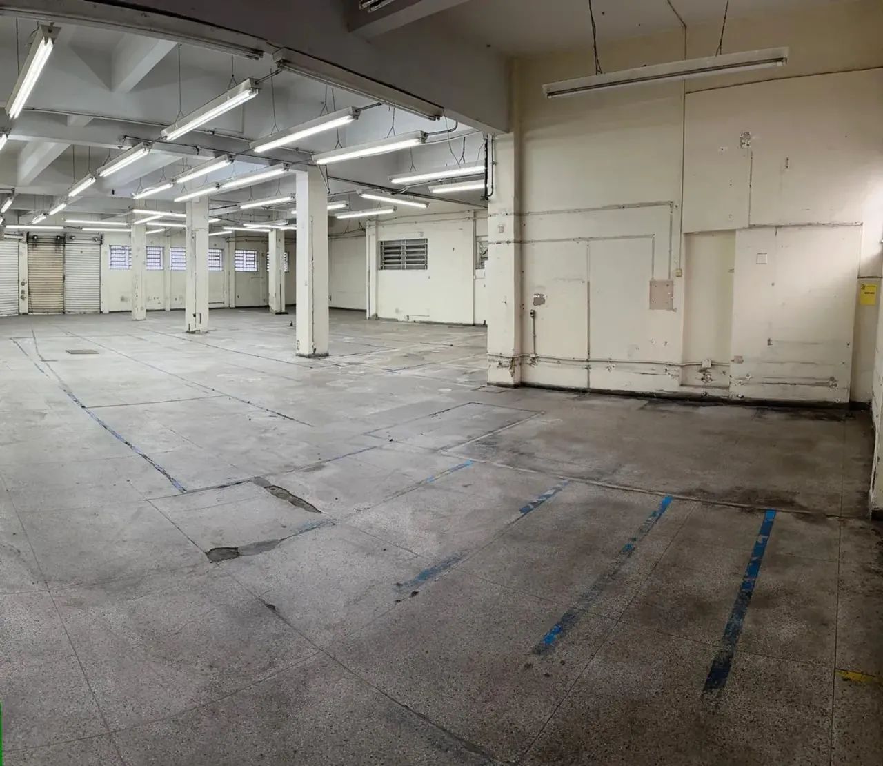 ALUGA-SE  EXCELENTE PONTO COMERCIAL NO CENTRO DE NILÓPOLIS