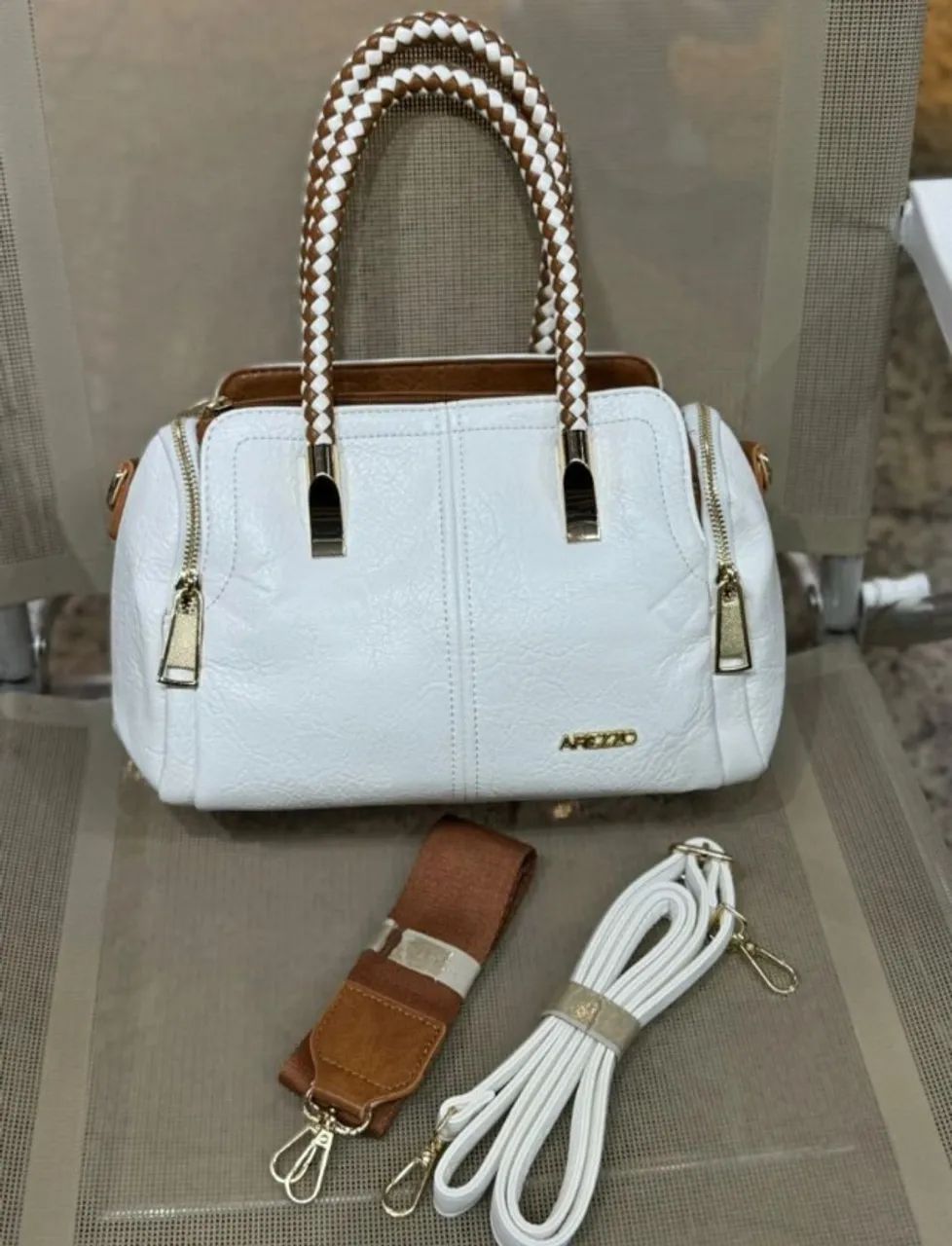 Bolsa Baú média preta com alça transversal em couro sintético.  - Foto 2