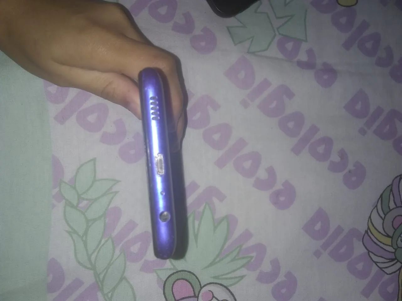 Vendo Celular por apenas 220 reias 