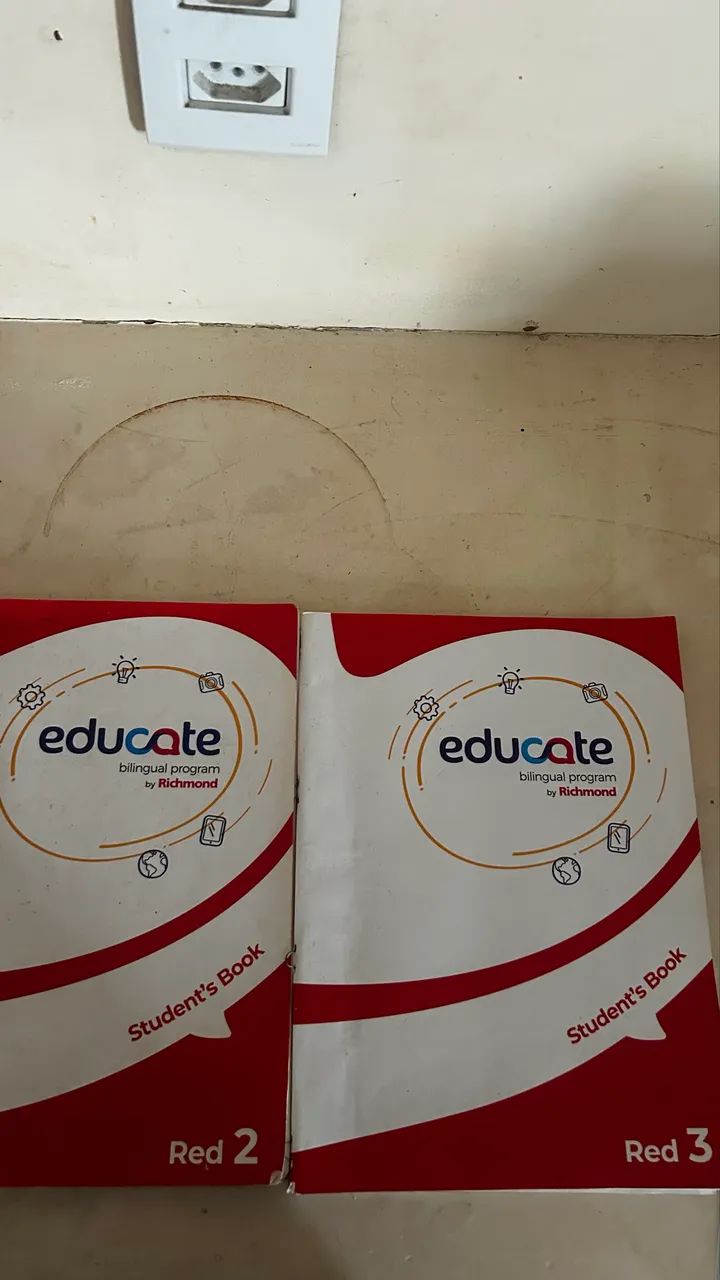Livros de inglês educate