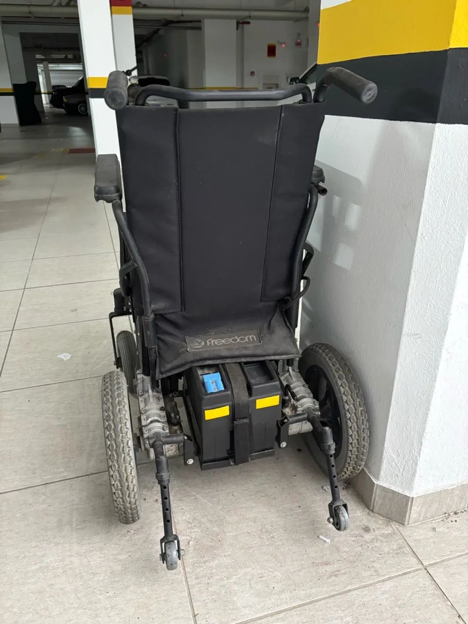 Cadeira de rodas motorizada 