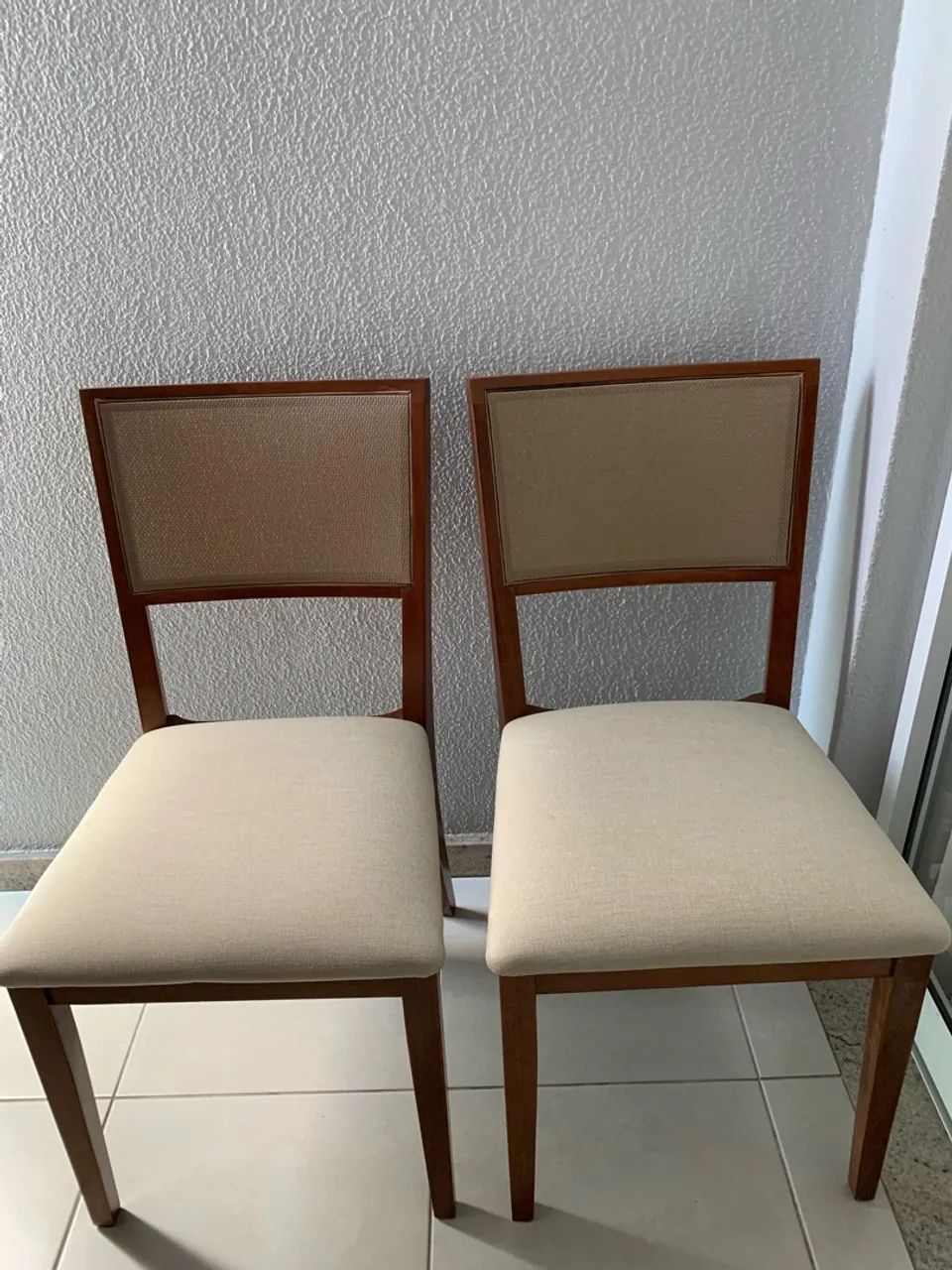 Conjunto de Cadeiras de Madeira Maciça 