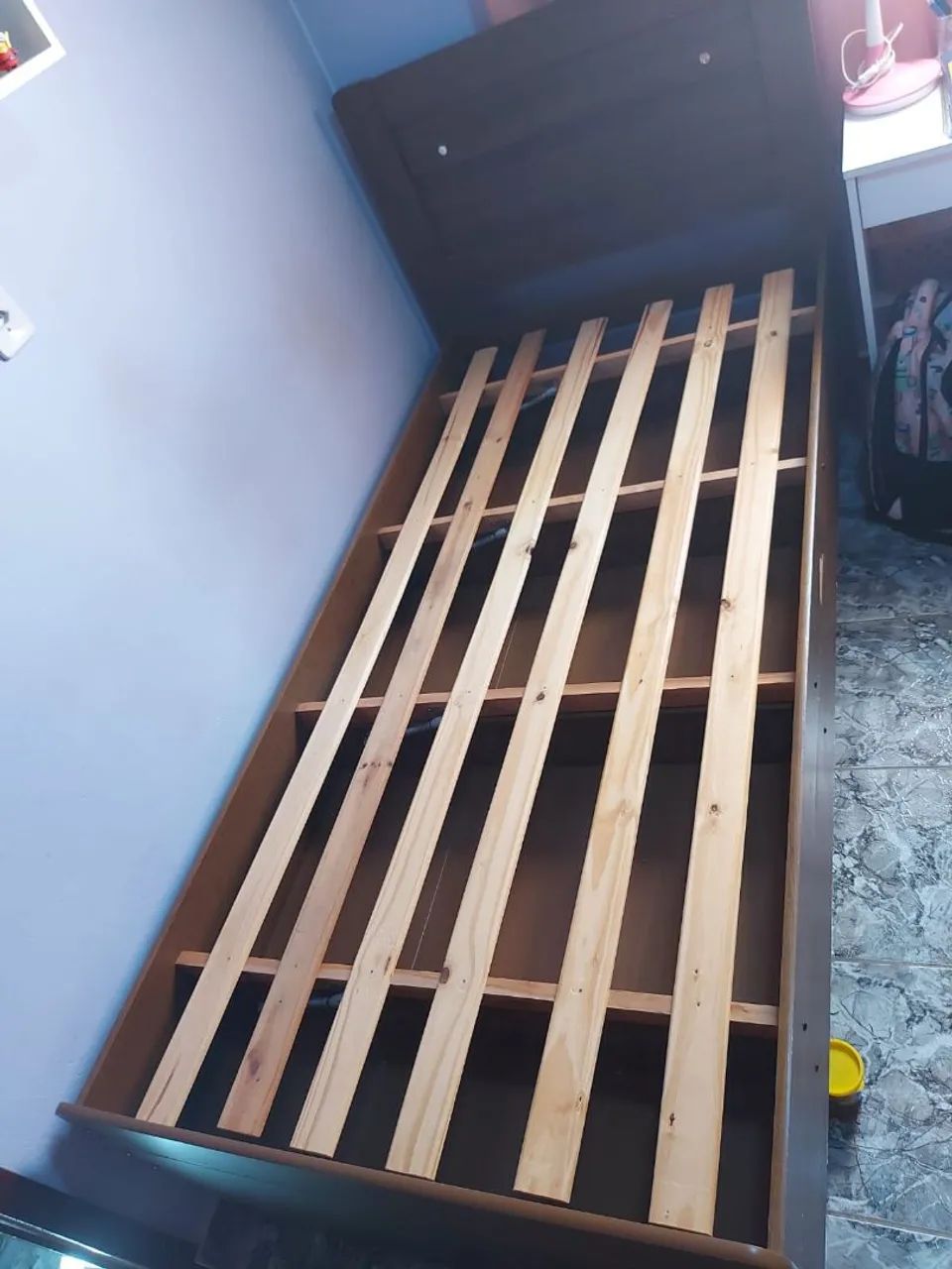 Cama solteiro com baú 