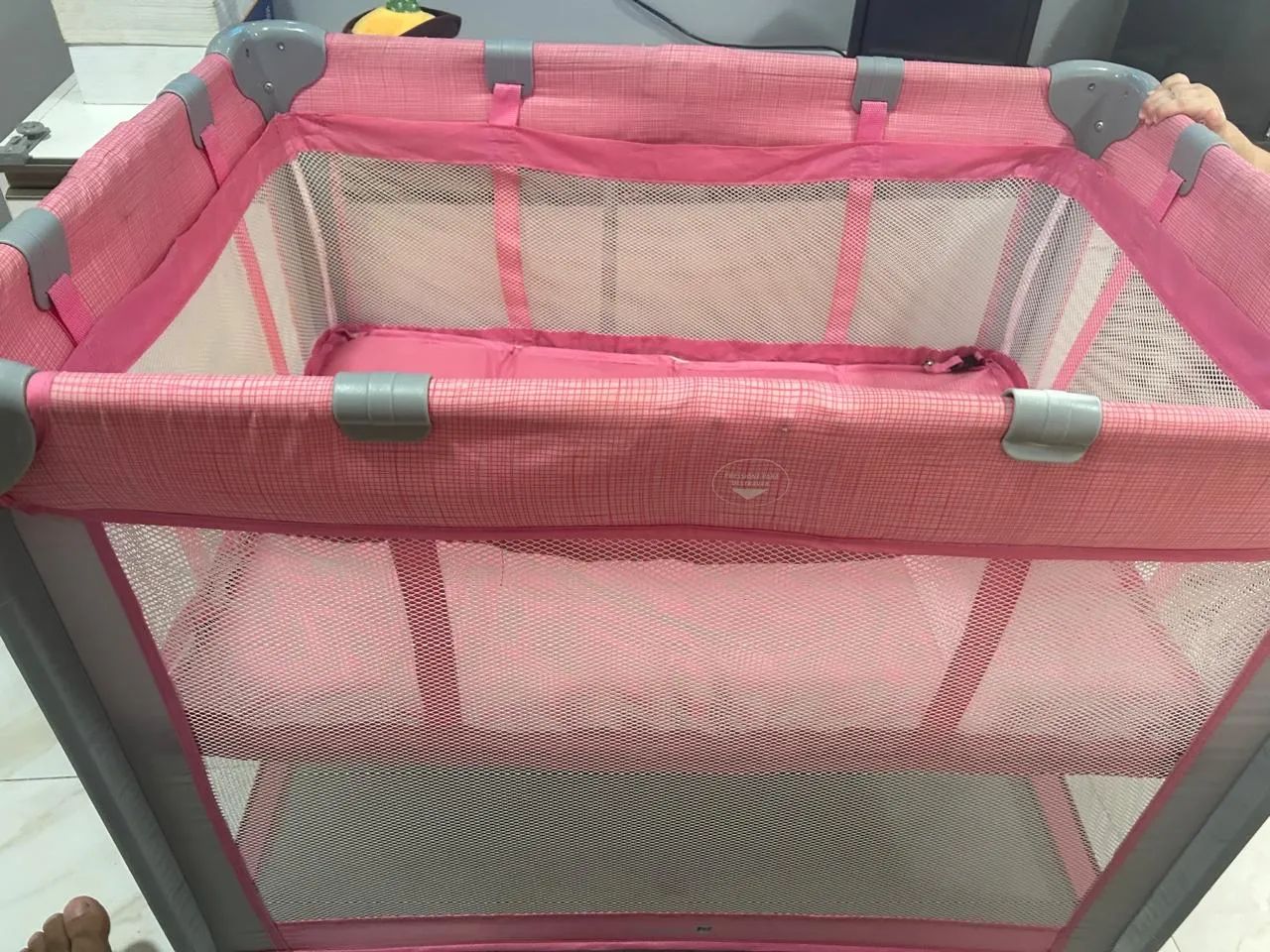 Berço Mini Play Safety desmontável  - Foto 4