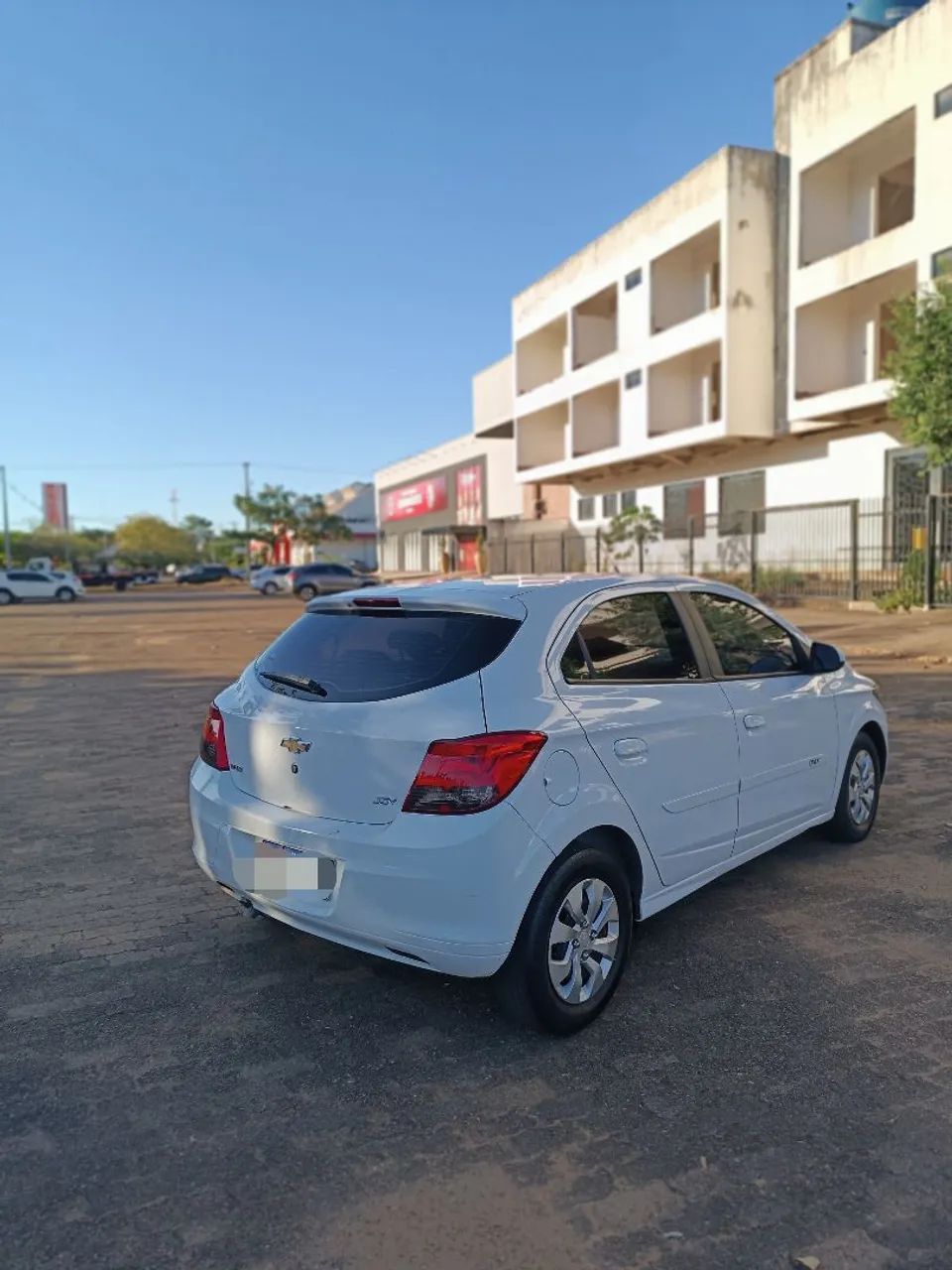 Chevrolet Onix JOY Hatch 1.0 8V Flex Mec. 4P 2019 - Foto 3
