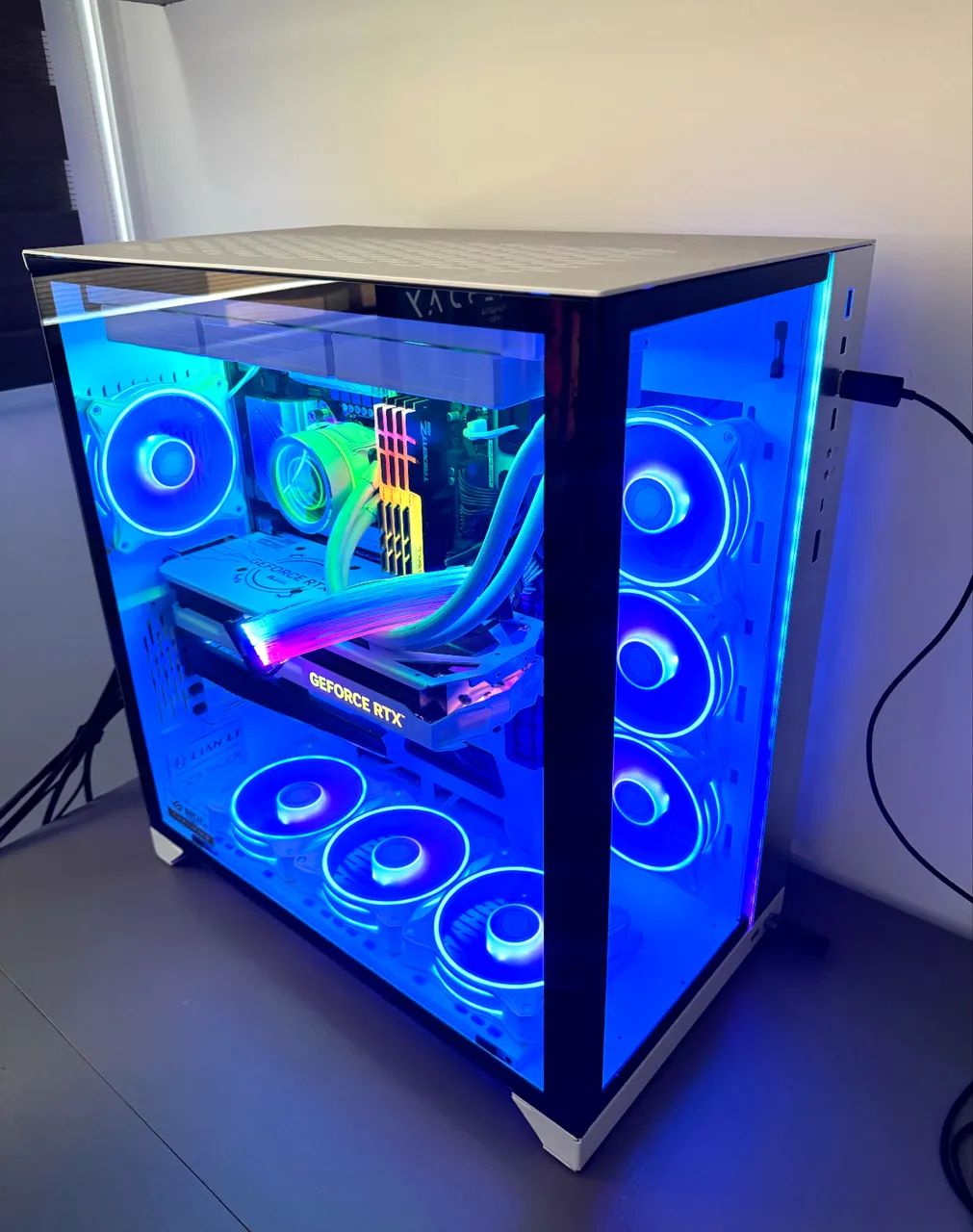 Gabinete Lian Li 011 Dynamic XL ROG Edition | Full Tower