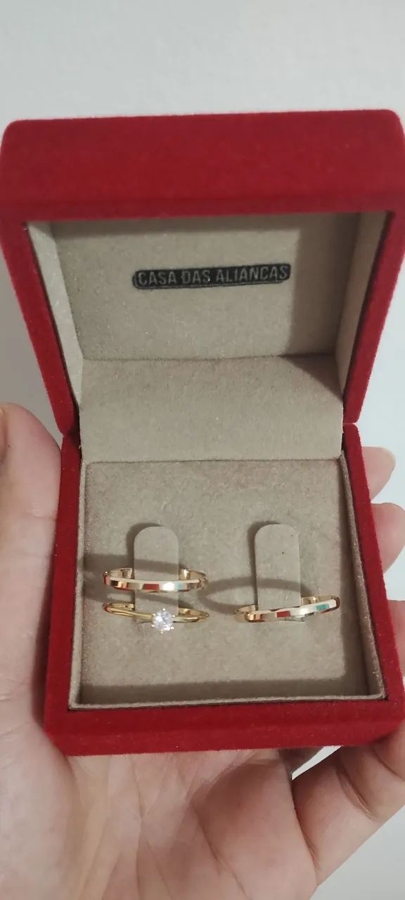 Alianças de ouro 