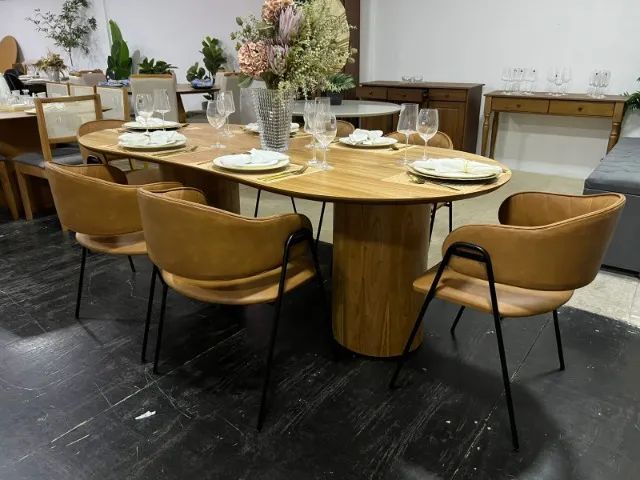 Mesa de Jantar tampo Oval 2.20x1.00 com 6 cadeiras 