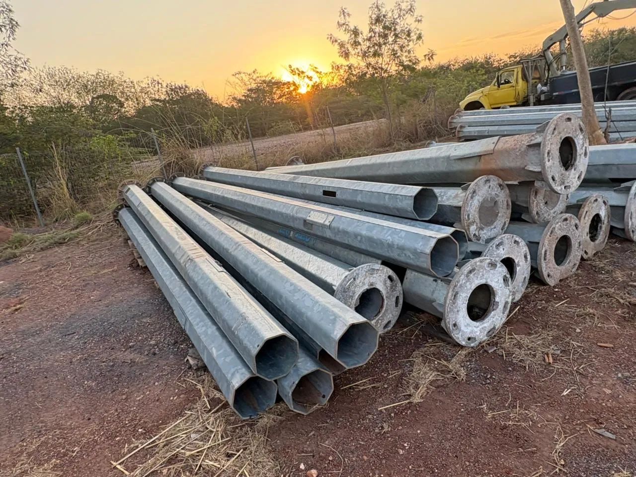 Postes de ferro galvanizado 