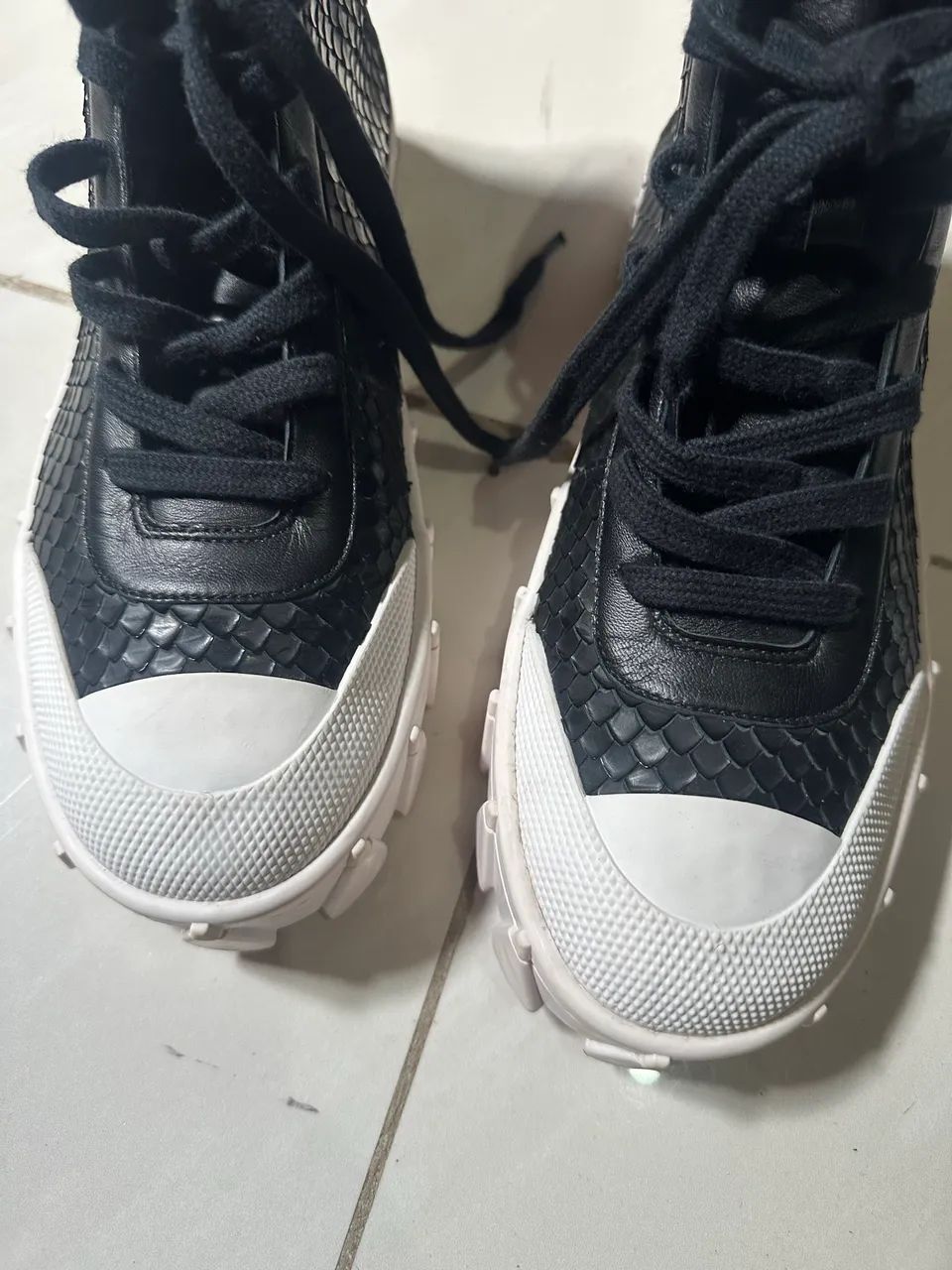 Tênis preto schutz 38 - Foto 5