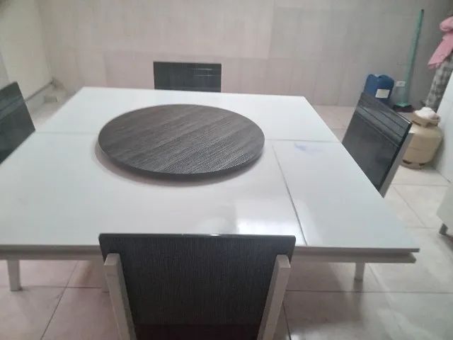 Mesa de jantar com 4 cadeira