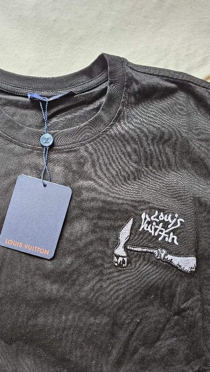 Camiseta Louis Vuitton escada - Foto 2