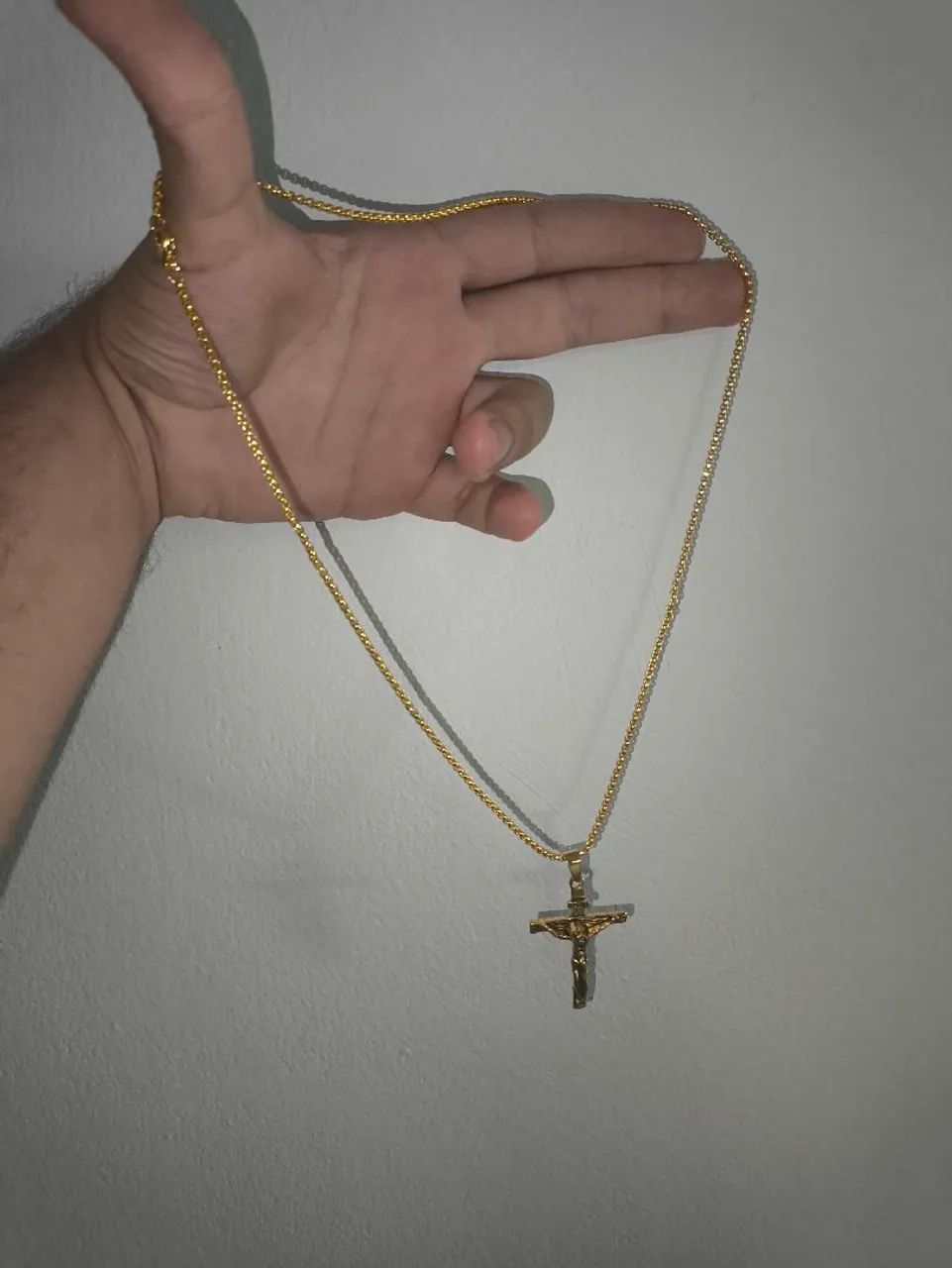 Colar de cruz dourado  - Foto 2