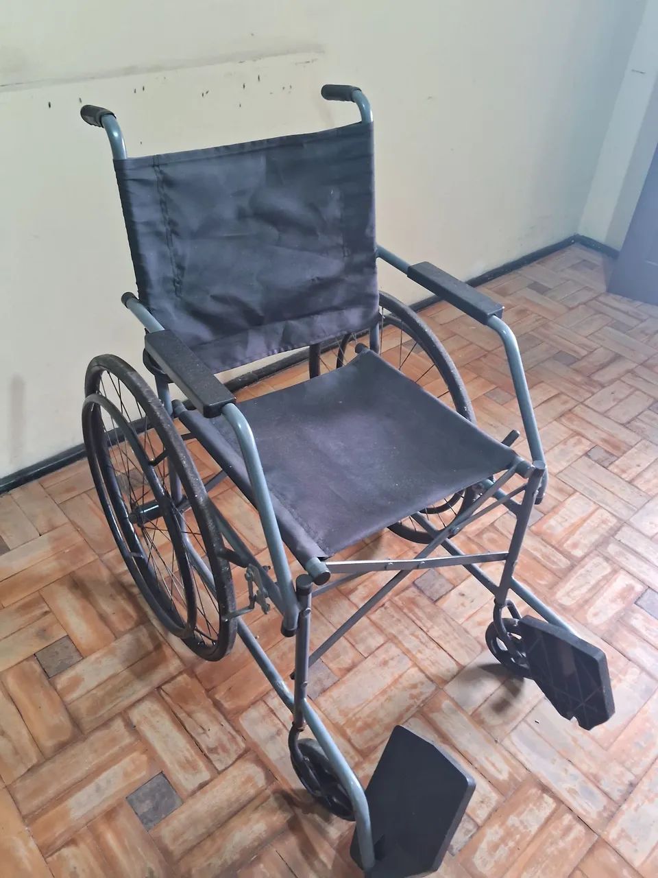 Vende-se Cadeira de roda - Foto 2