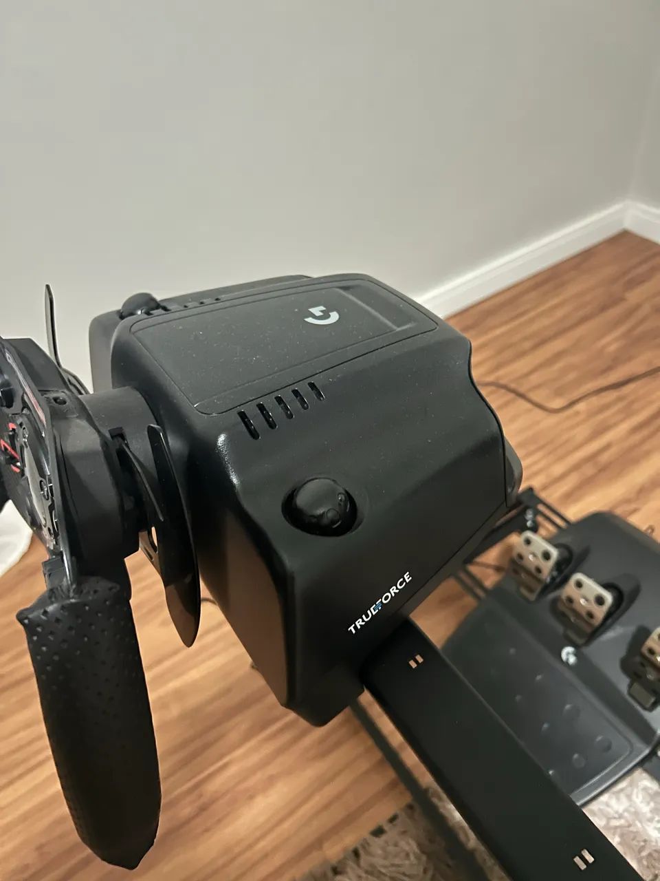 Volante gamer PS5 Logitech G923 com cockpit  - Foto 5