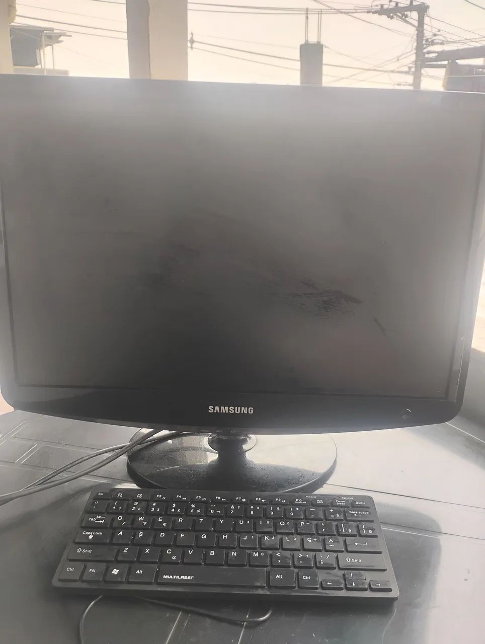 Monitor da Samsung e teclado 