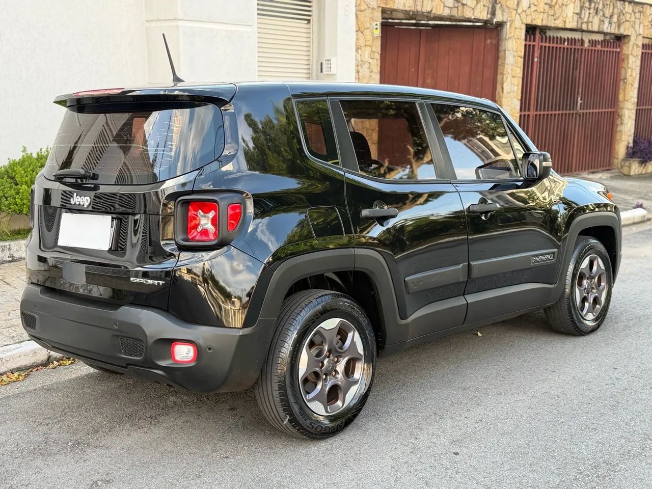 Jeep Renegade Sport 1.8 4x2 Flex 16V Mec., foto 5 de 18