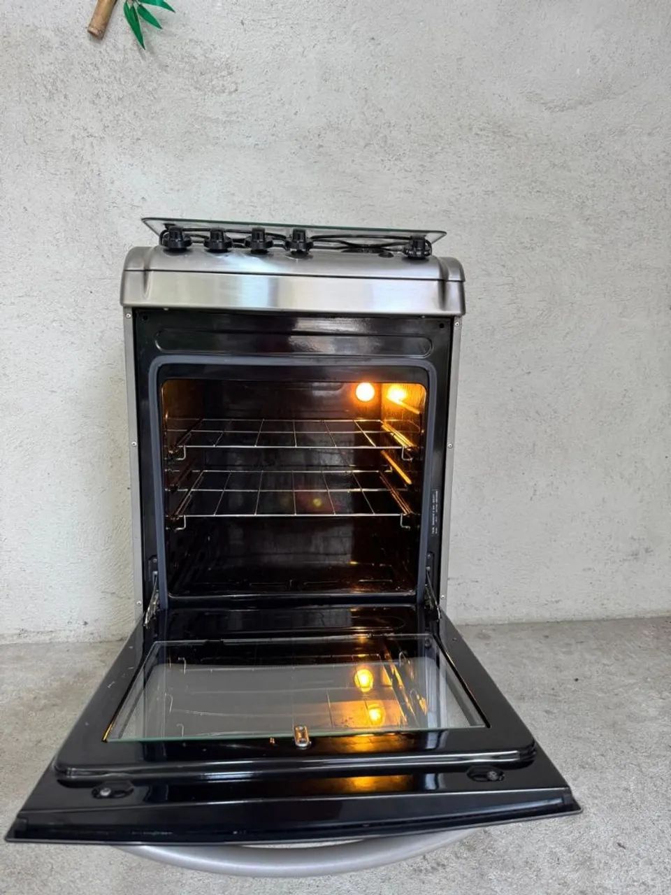 VENDO UM LINDO FOGÃO DA MARCA ELECTROLUX INOX PARCELO NO CARTÃO DE CRÉDITO  - Foto 3