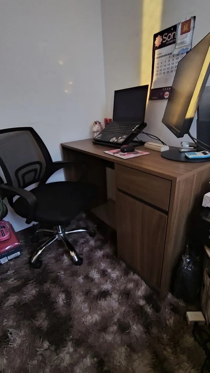 Conjunto mesa e cadeira 