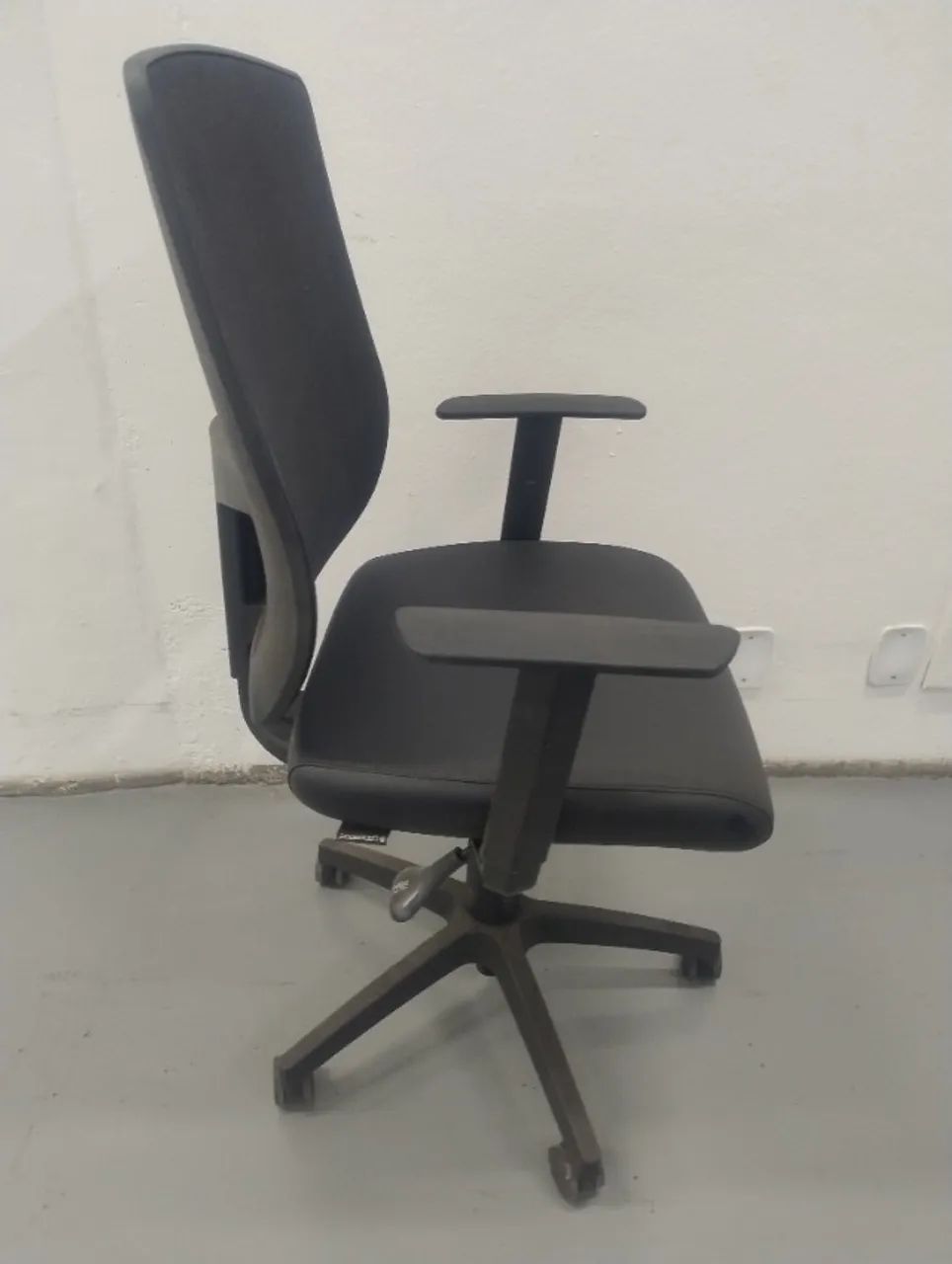 Lote com 10 Cadeiras de Escritório Pretas Caderode - Foto 3
