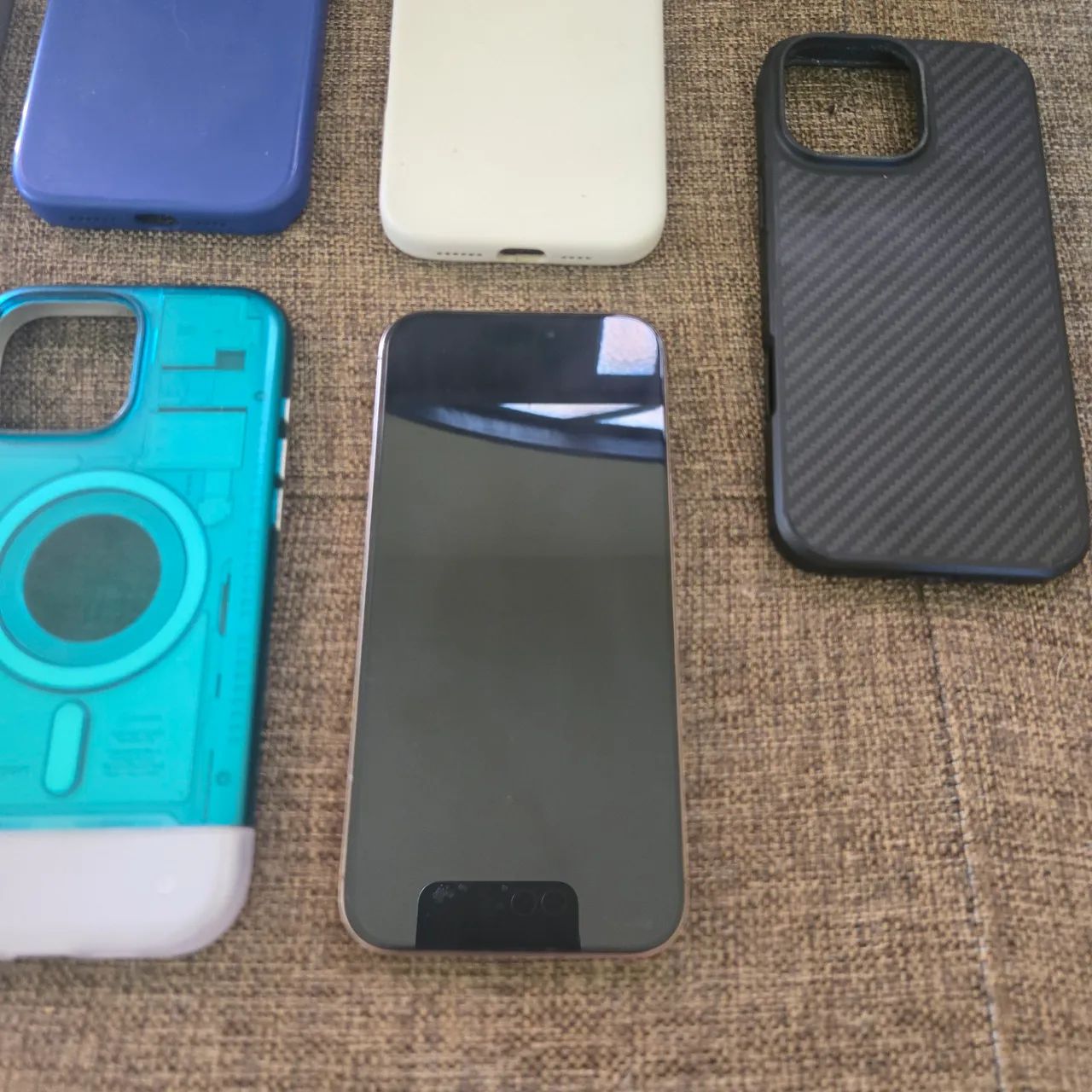 iPhone 16 Pro Max com capinhas  - Foto 3
