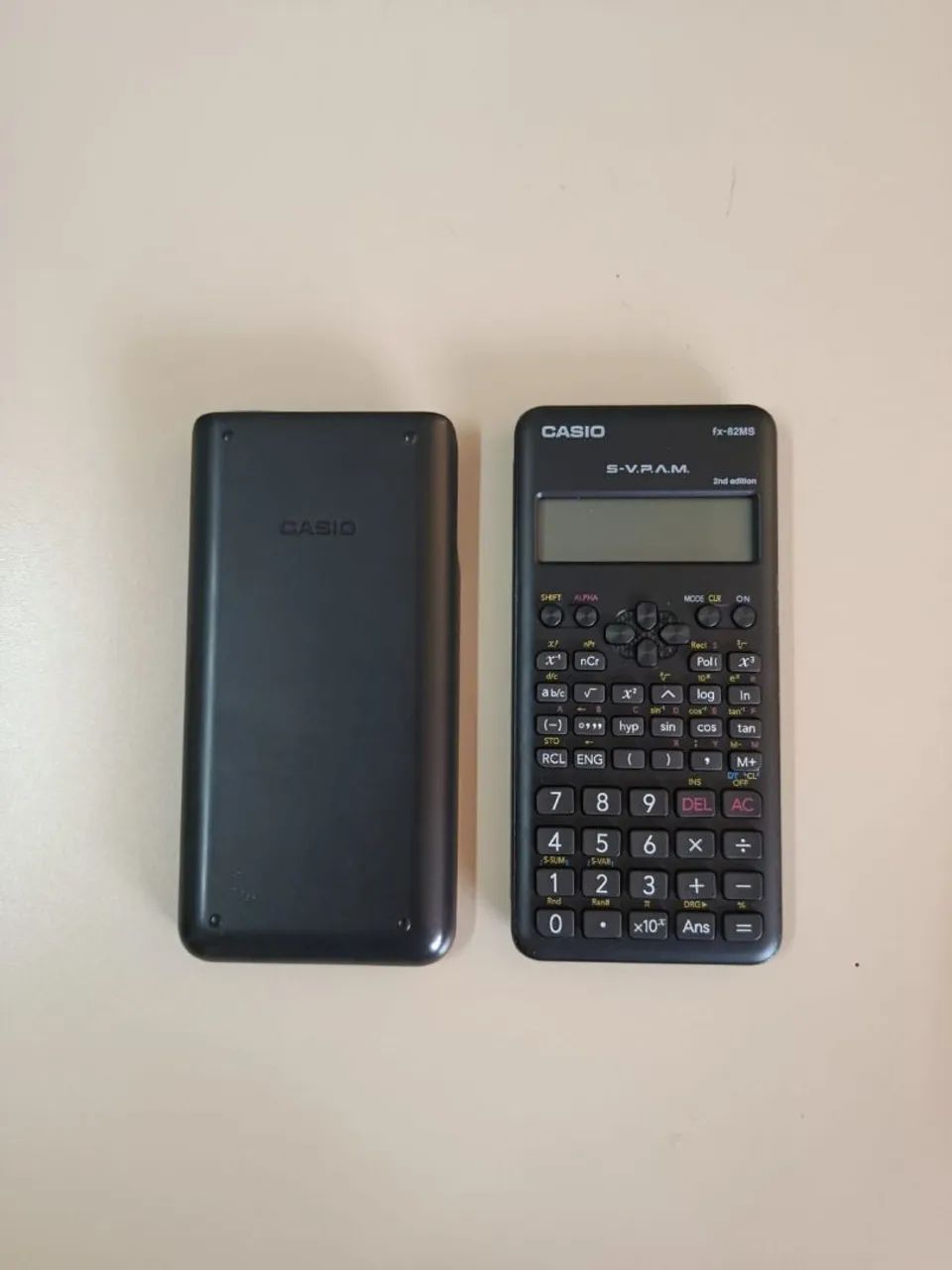 Calculadora científica Casio FX-82MS