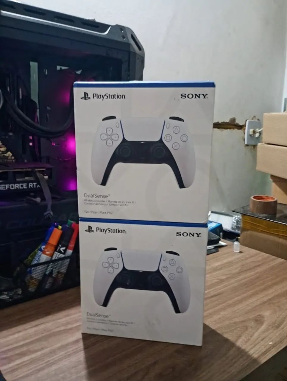 2 Controles Sony DualSense PS5 sem fio.