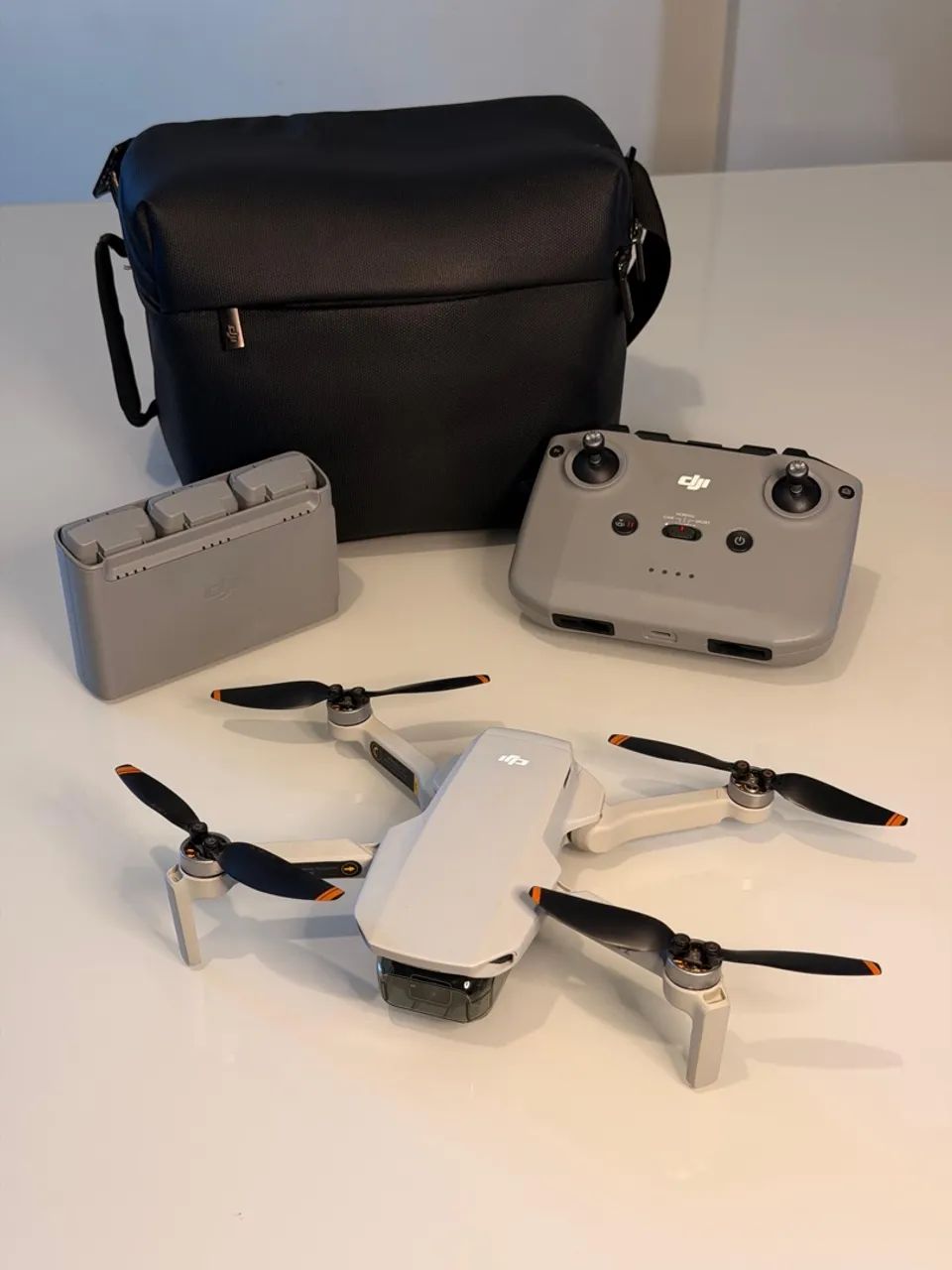Drone Dji Mini 2 Fly More Combo 3 Baterias com Kit Fly More Cinza - Foto 5