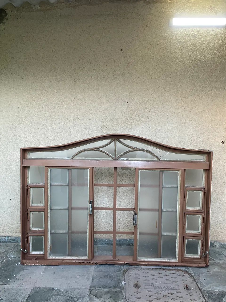 Vendo janela ferro com vidro