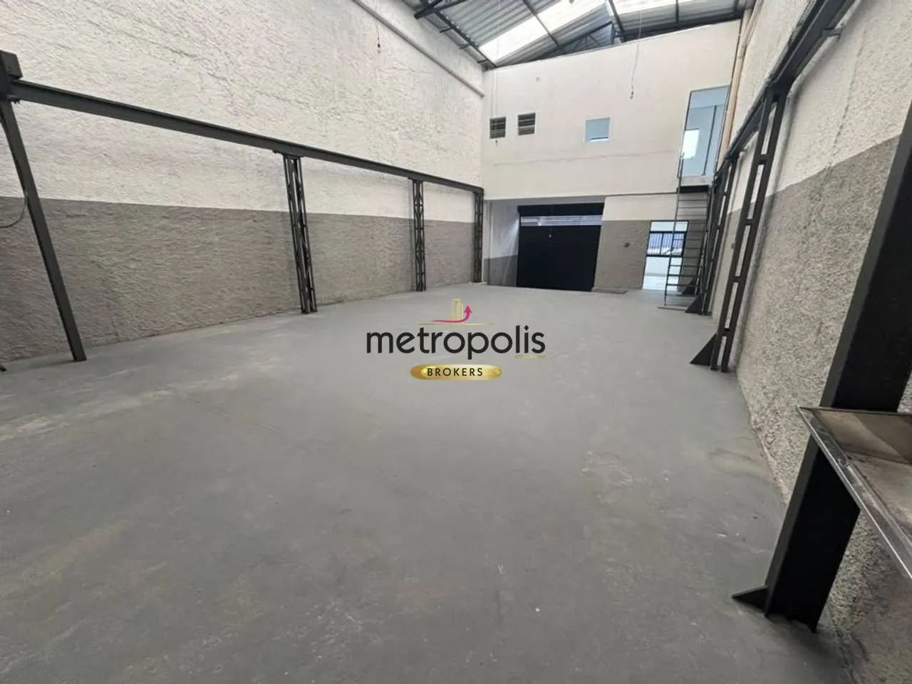 Galpão com estrutura ampla e funcional para operações comerciais - Foto 5