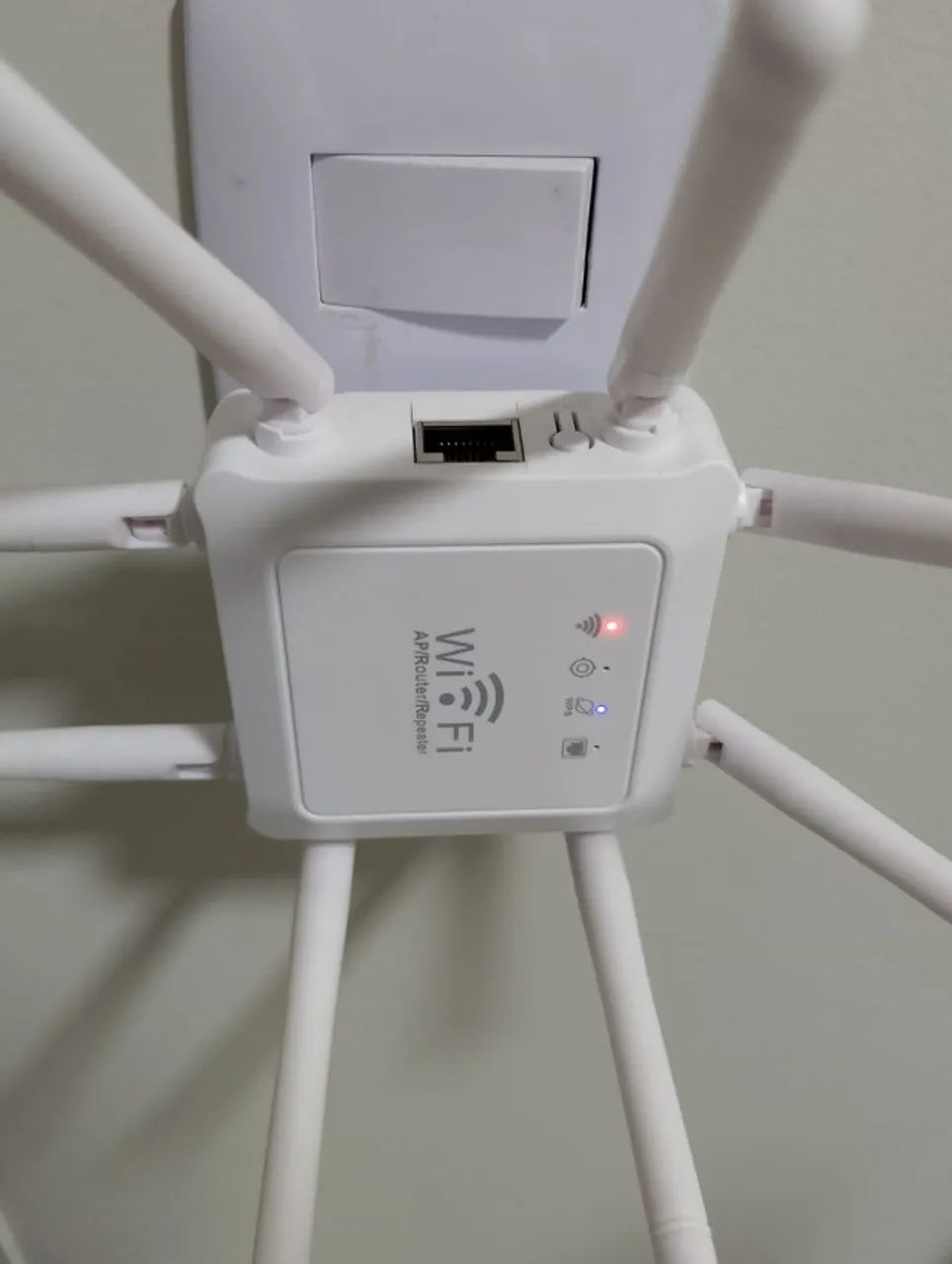Repetidor de sinal WiFi - 300 Mbps 8antenas