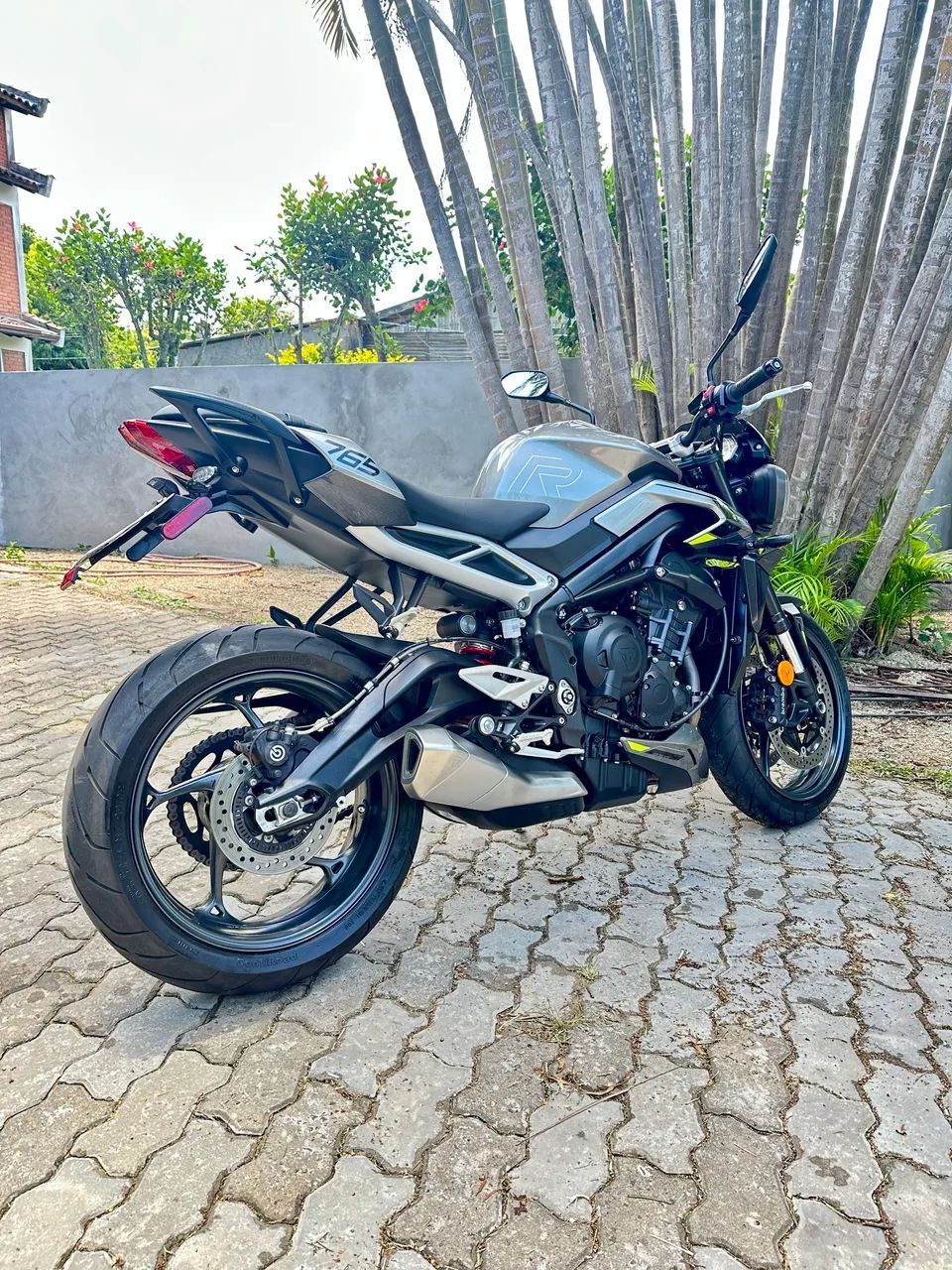Triumph Street Triple 765 R 2024 - 3.400km - Único Dono - Quickshifter - IPVA 2026 Pago - Foto 2